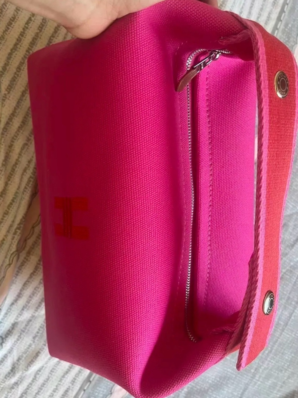 🆕 💄 H makeup bag + strap 👛 - Picture 5 of 9
